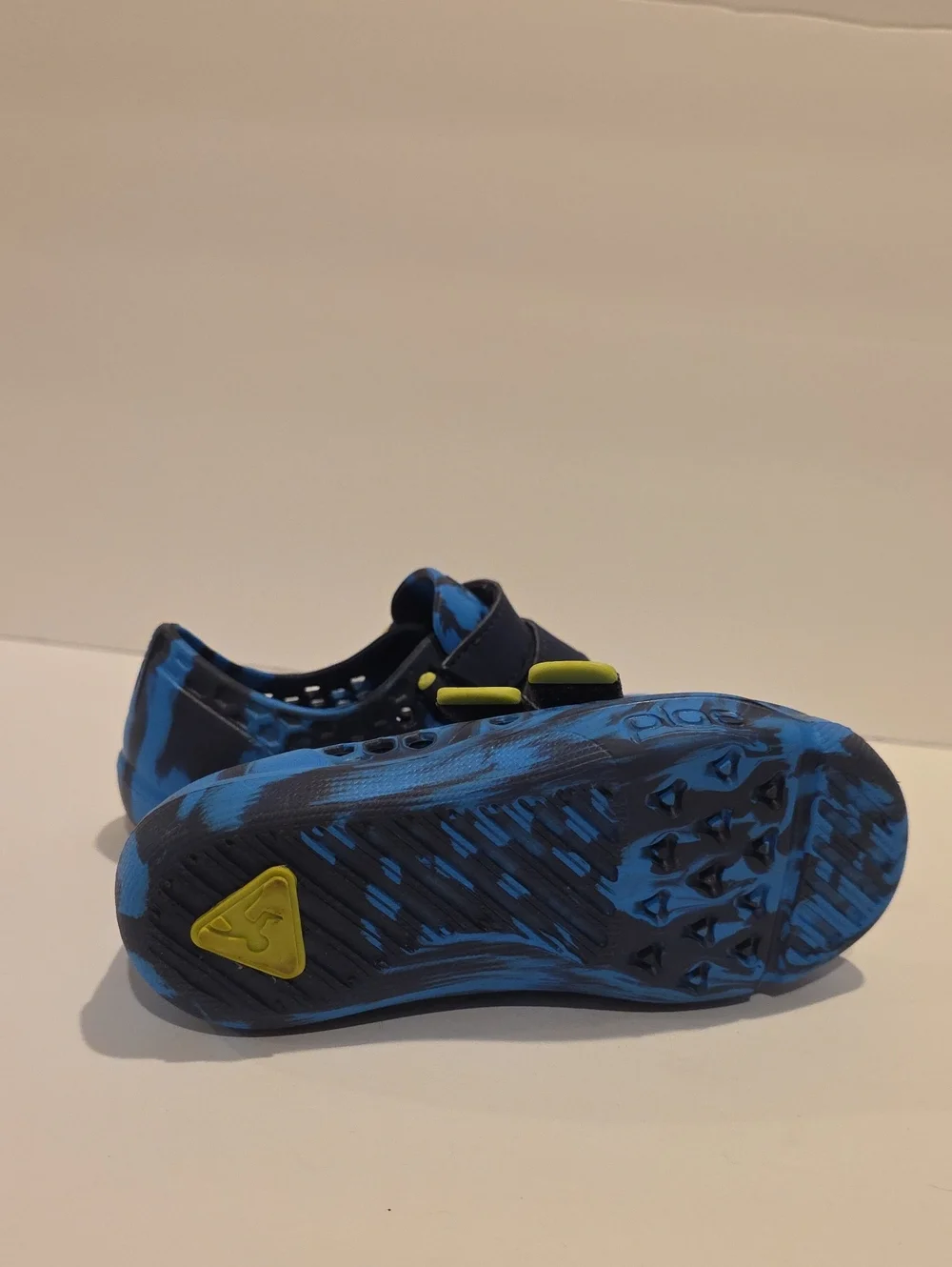 Plae Kids Blue Breathable Water Shoes with Hook & Loop Straps Size 12 Eu 29